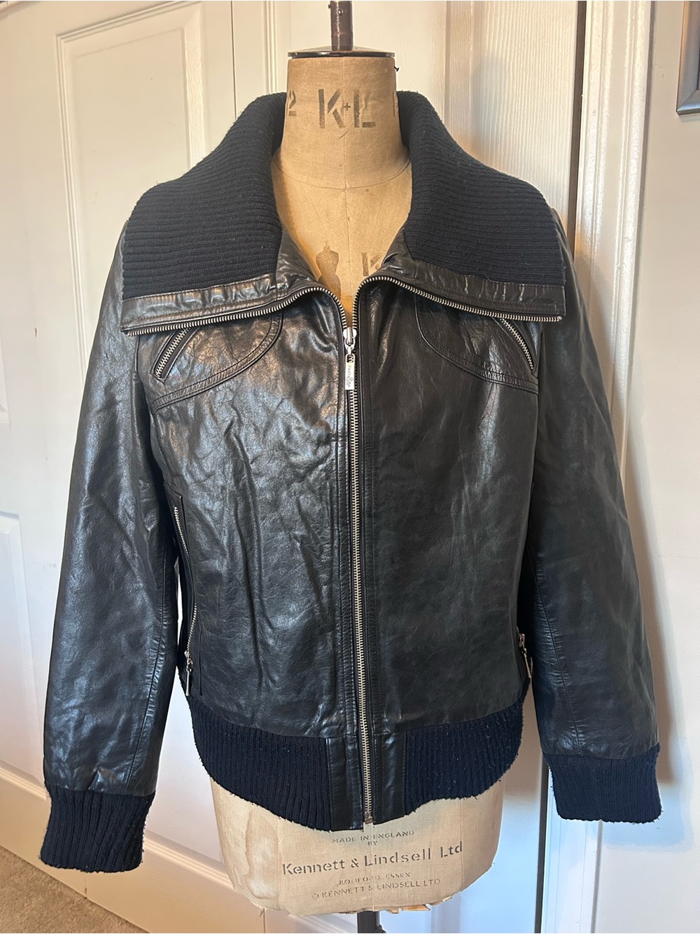 PASHA & JO - Men's Black Leather Bomber Jacket with Rib Knit Collar